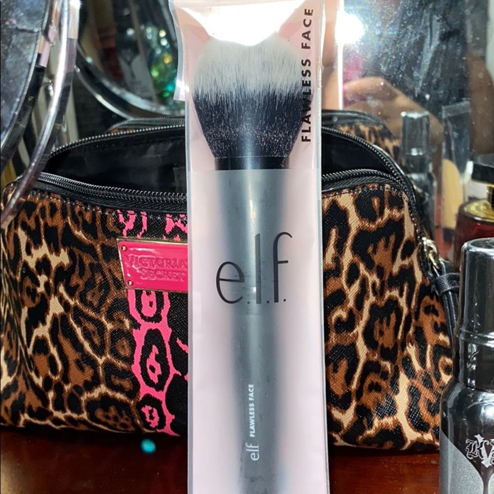 E.L.F flawless face brush